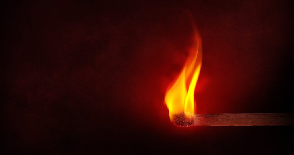 Kaminöfen und Brandschutz – Das sollten Sie bei der Anschaffung eines Kamins beachten